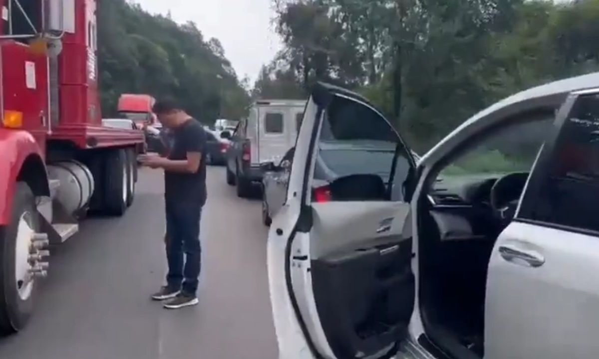 Automovilistas denunciaron presuntos asaltos masivos en la Orizaba-Puebla, a la altura de Cumbres de Maltrata.