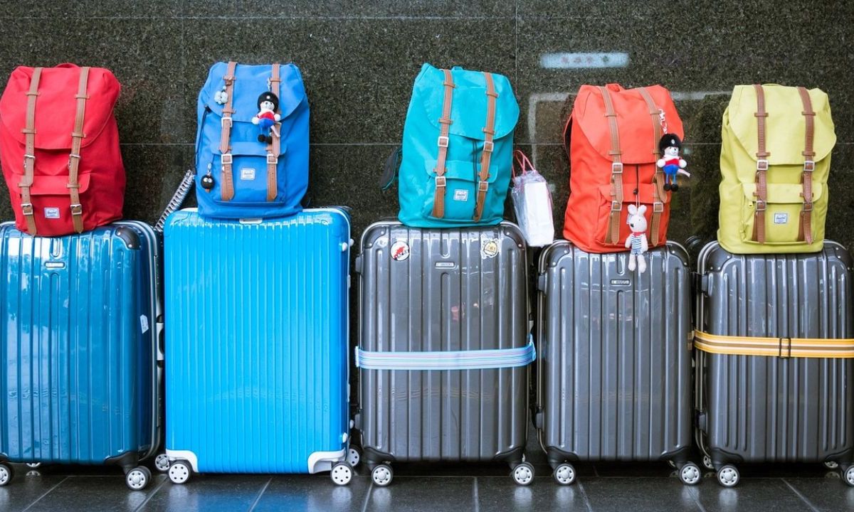 ¿Sales de viaje? Medidas y costos de las maletas para viajar en avión