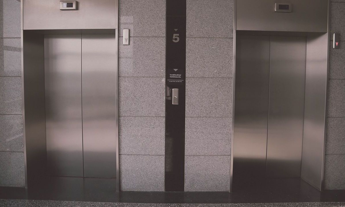 Caer de un ascensor, un pensamiento recurrente cuando entras en uno.