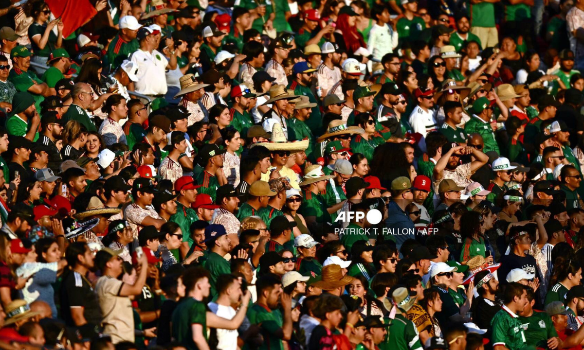 Foto: AFP | Durante el juego entre México y Qatar de la Copa Oro, un aficionado fue apuñalado en las gradas del estadio en Santa Clara, California.