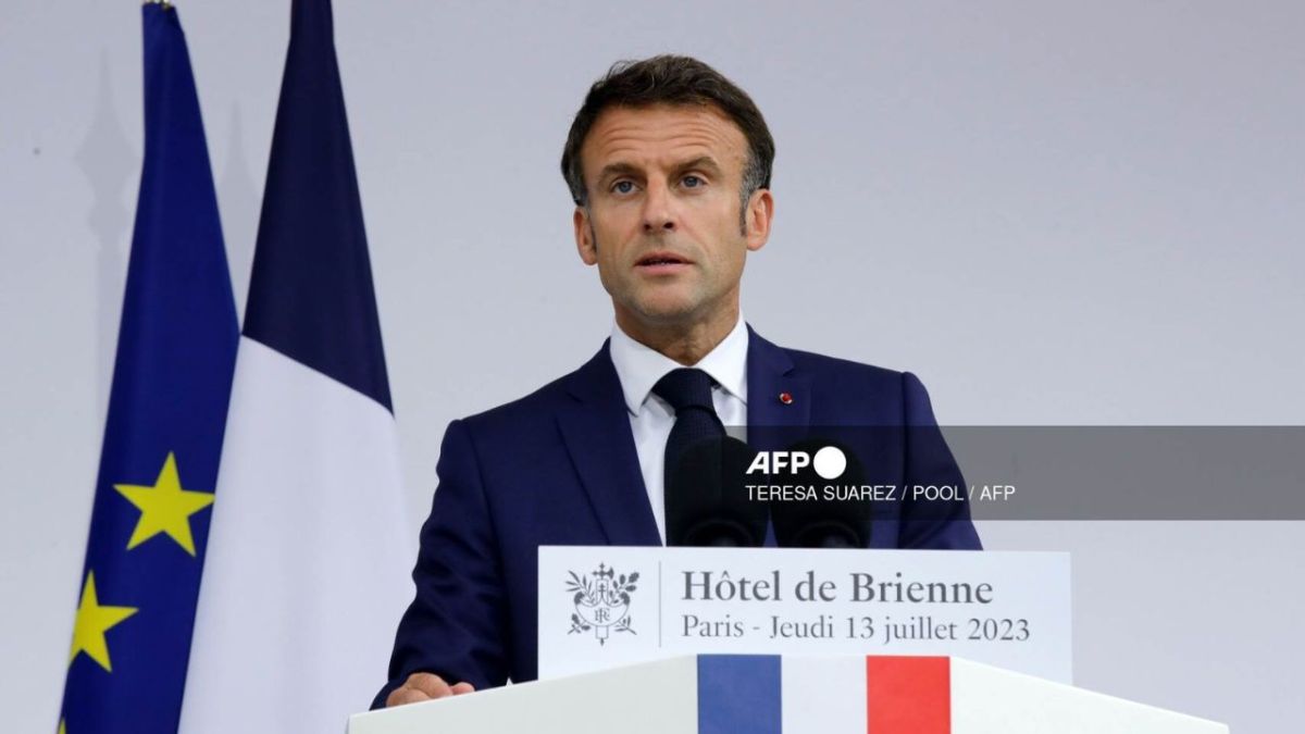 AFP | Envían dedo humano a presidente Macron.