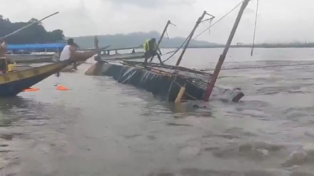 Suben a 26 los muertos por vuelco de un barco en Filipinas