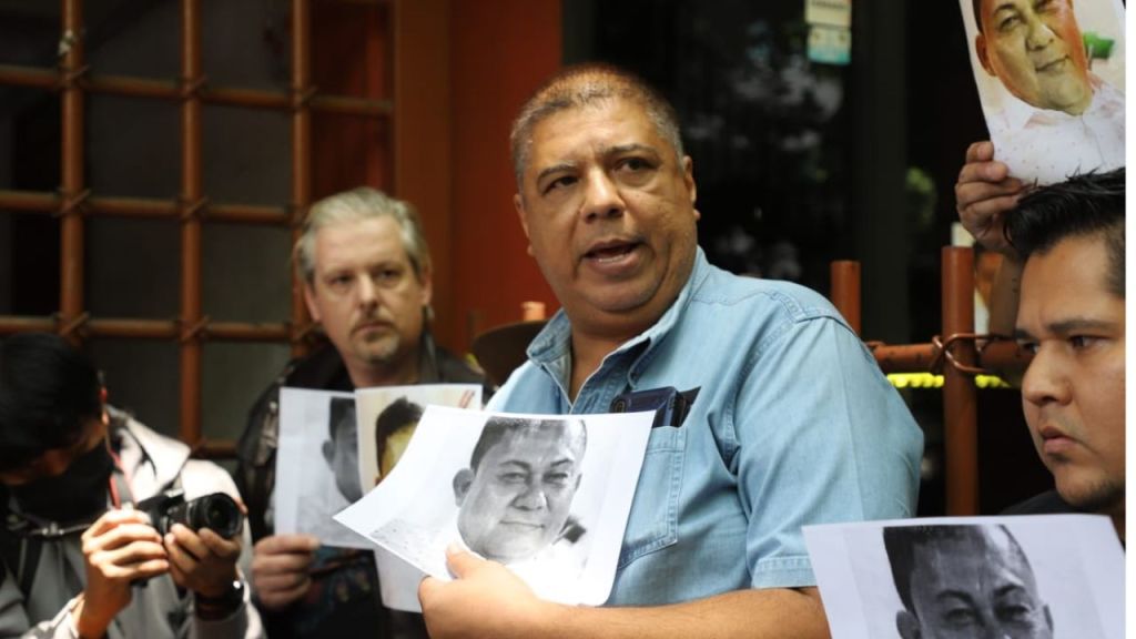 Se manifiestan frente a Coordinación Operativa de la Gubernatura de Guerrero en la CDMX por Nelson Matus, periodista asesinado