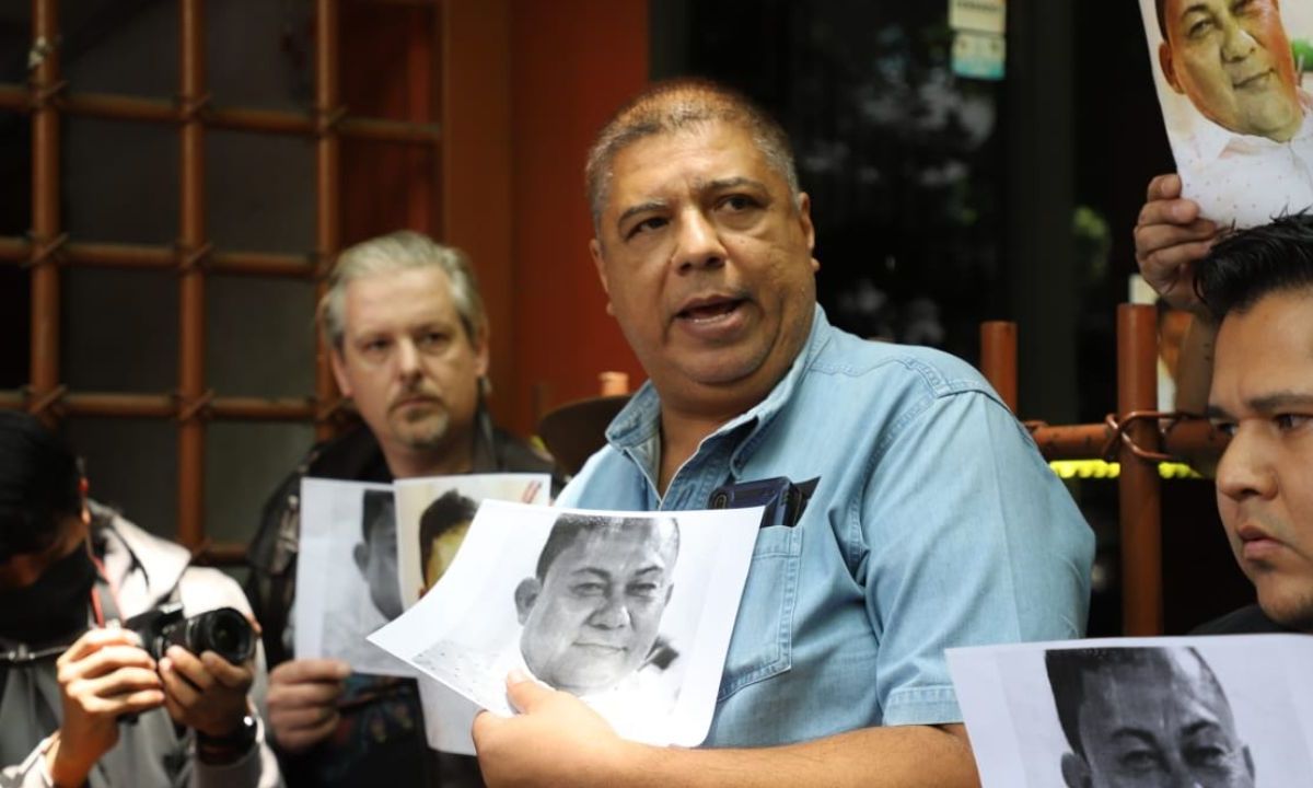 Se manifiestan frente a Coordinación Operativa de la Gubernatura de Guerrero en la CDMX por Nelson Matus, periodista asesinado