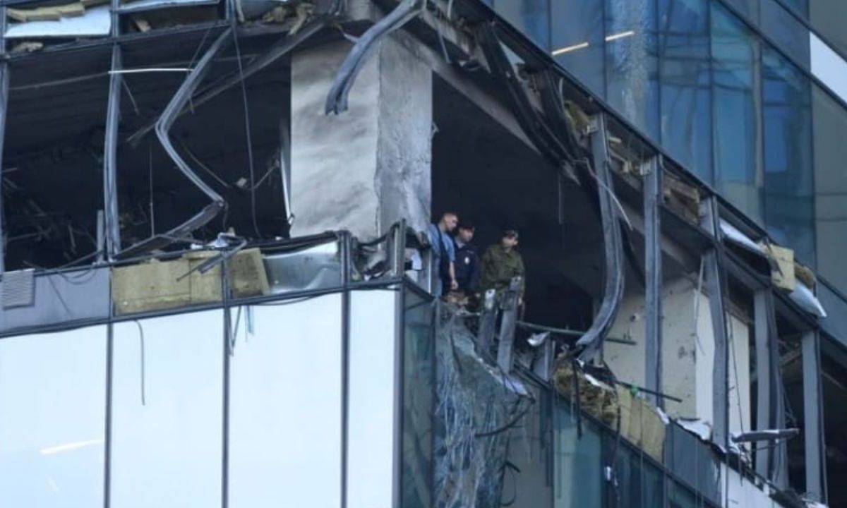 Nuevo dron impacta en una torre en un barrio de negocios en Moscú
