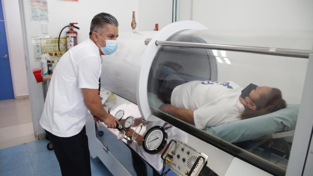 Se encuentra en la alcaldía Miguel Hidalgo y el consultorio está equipado con una cámara hiperbárica, rayos X, cocina equipada, así como diversas especialidades médicas