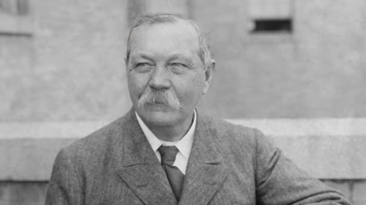 Arthur Conan Doyle es el creador del famoso personaje de ficción Sherlock Holmes