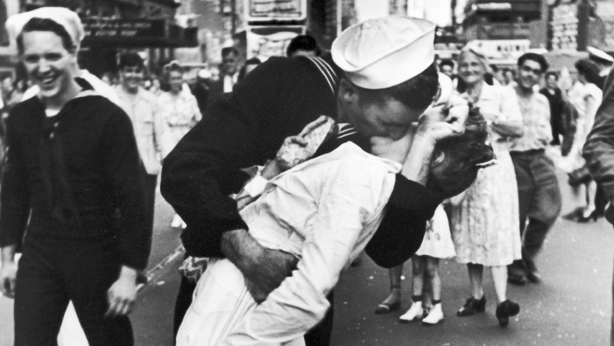 Quizás el beso más famoso de la historia sea entre el marinera y la enfermera