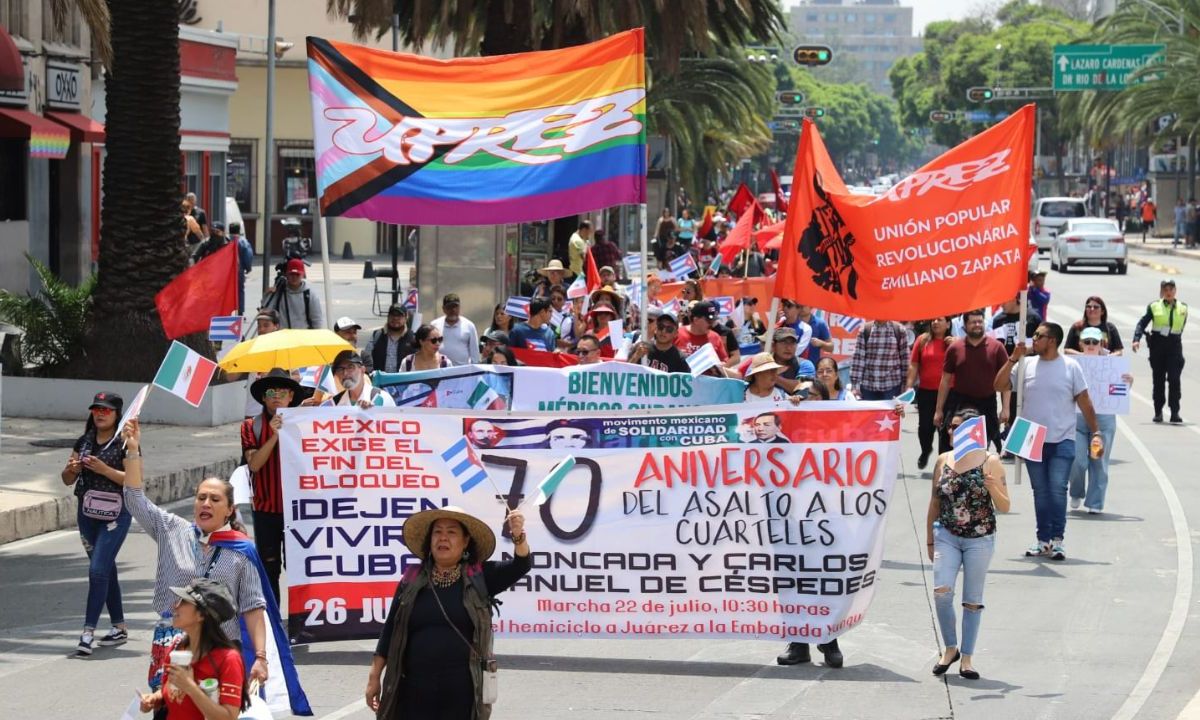 Orcanizaciones civiles asi como cubanos residentes en México marcharon contra el bloqueo económico impuesto por EU