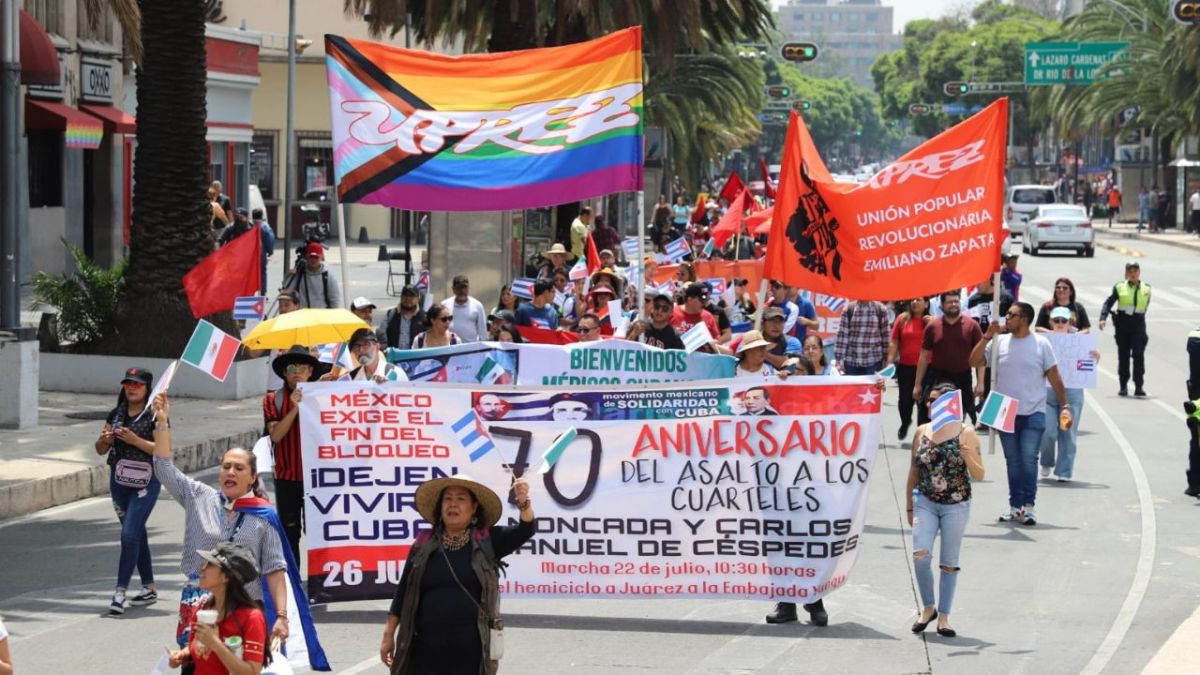 Orcanizaciones civiles asi como cubanos residentes en México marcharon contra el bloqueo económico impuesto por EU