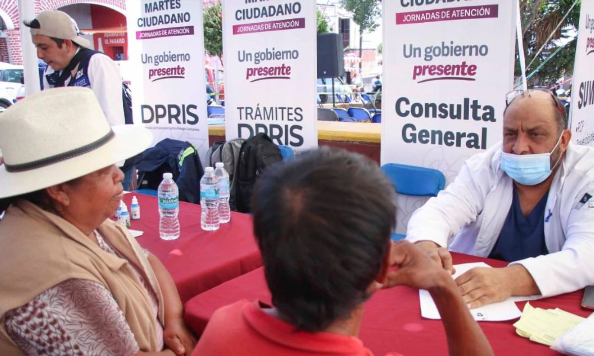 En Puebla, durante el “Martes Ciudadano” realizaron a pacientes revision de signos generales (peso, talla, presión y glucosa) y posterior fueron canalizados con especialistas