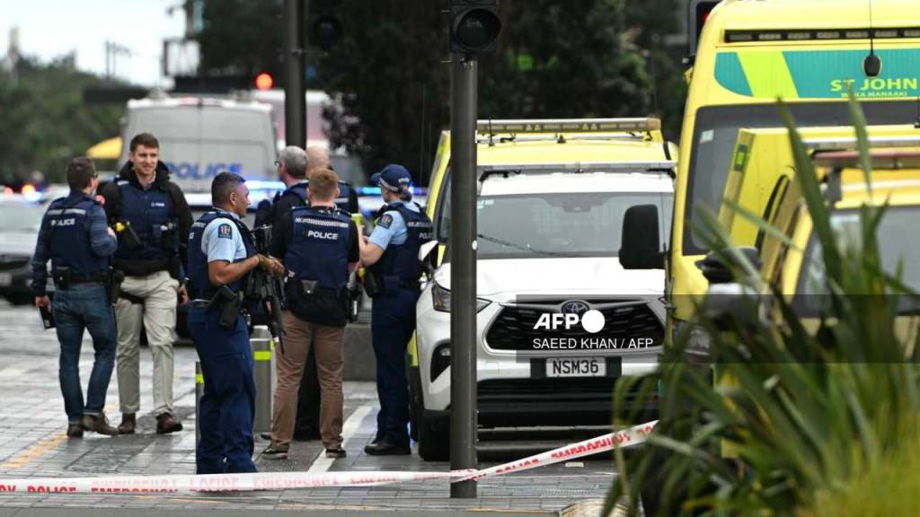 Un hombre abrió fuego en un edificio en el centro de la ciudad neozelandesa de Auckland, el cual dejó dos muertos, además del atacante