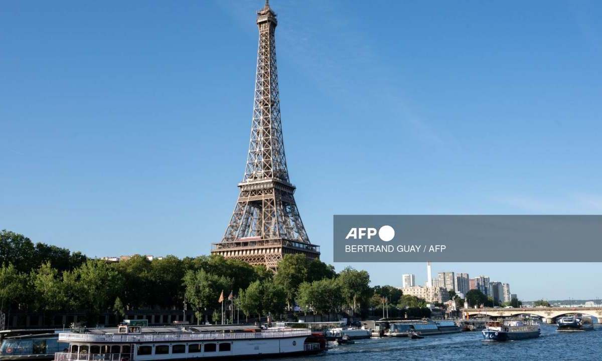 La policía francesa liberó a dos hombres que habían sido detenidos bajo la sospecha de haber violado en grupo a una mexicana cerca de la torre Eiffel, en París