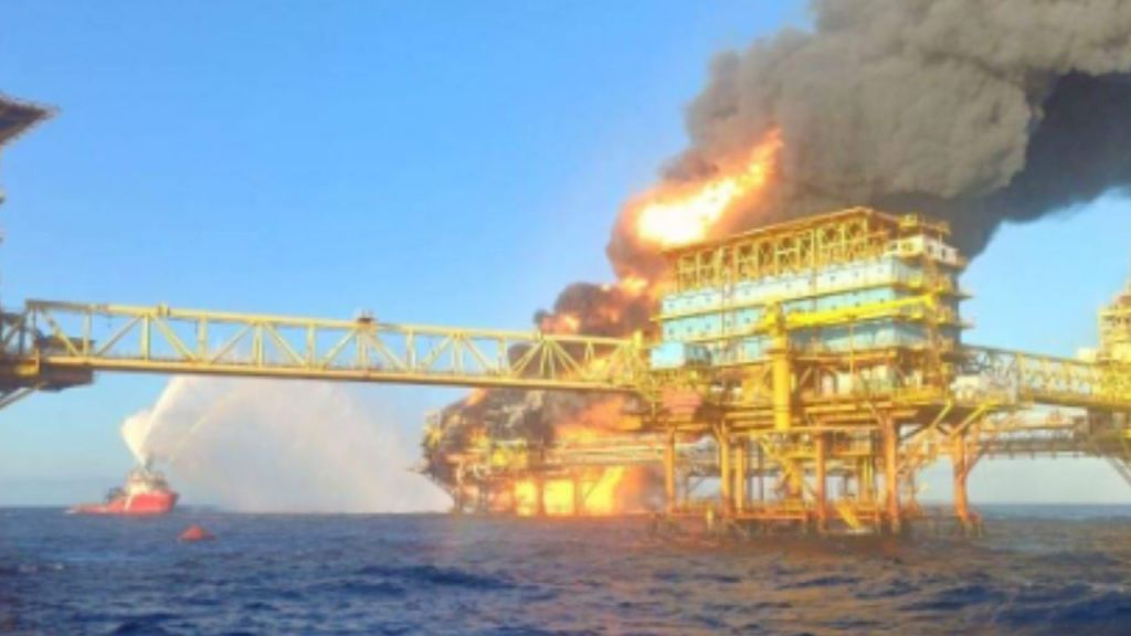 La fuga de petróleo en Campeche duró 18 días y el volumen máximo que pudo haber vertido al mar fue de mil 368 barriles, aseveró el director de Pemex, Octavio Romero.