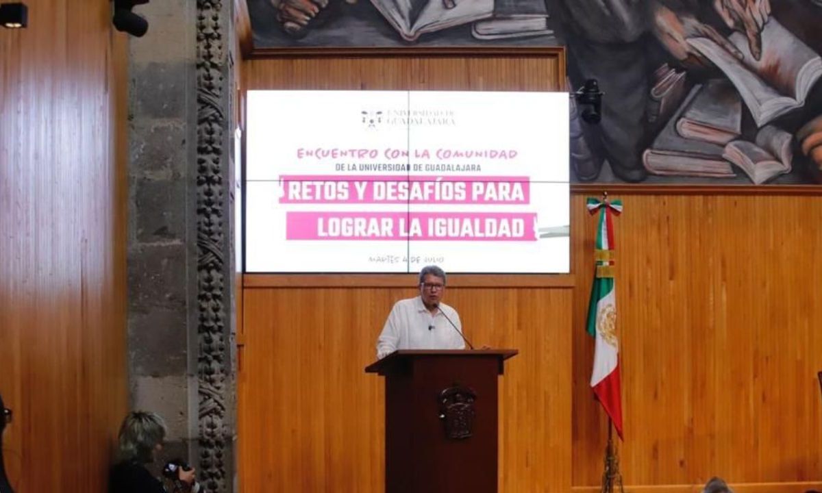 Ante la comunidad de la Universidad de Guadalajara, Ricardo Monreal, aseguró que las prioridades en México deberían ser: la educación, la educación, la educación