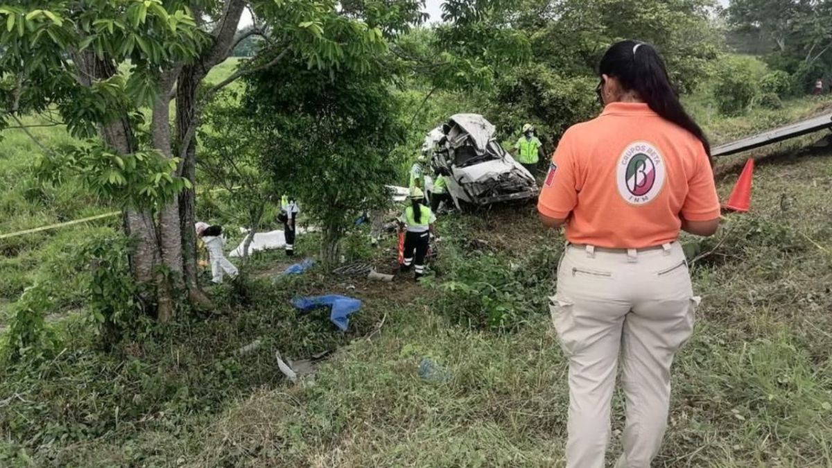 Mueren 5 migrantes hondureños y 18 resultaron lesionadas tras el accidente en carretera de Tabasco