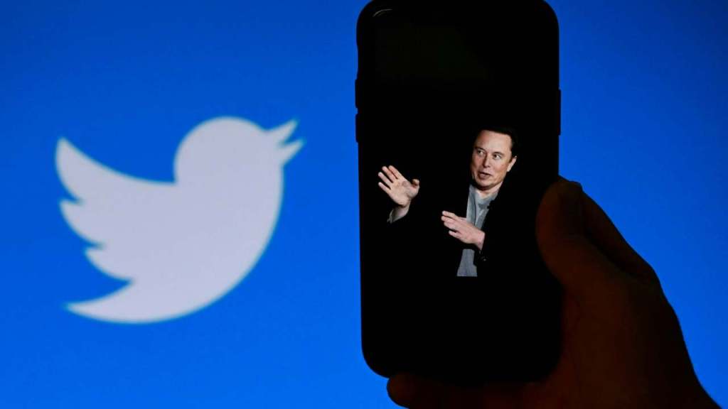 Elon Musk dice que Twitter ha perdido la mitad de sus ingresos publicitarios