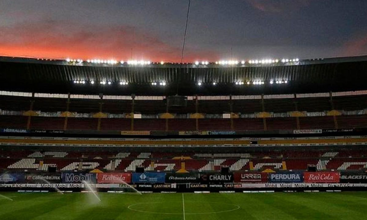 Dan sanción económica al Atlas por mal estado de la cancha del Estadio Jalisco.