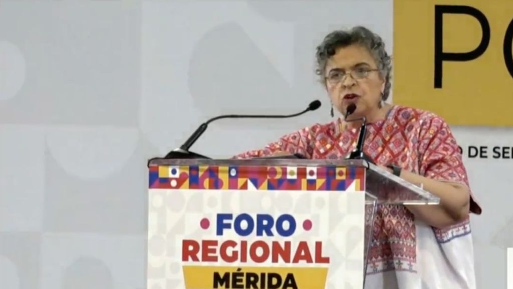 La contendiente por el PRI, Beatriz Paredes Rangel, critico el abandono de AMLO a feminicidios