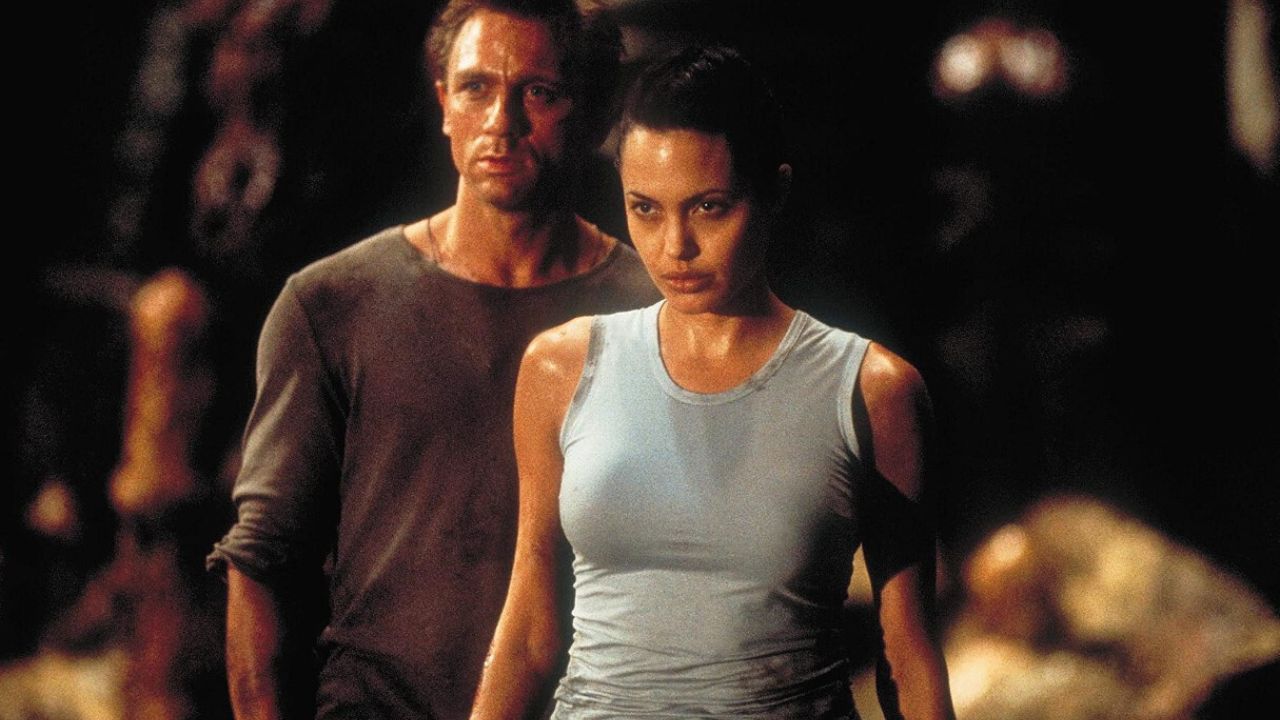 Daniel Craig y Angelina Jolie en Tomb Raider (2001).