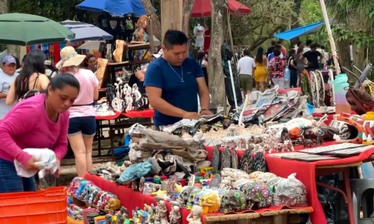 La temporada vacacional de verano llegó a su fin, y durante este período, Chichén Itzá tuvo ventas de artesanías de hasta el 50%