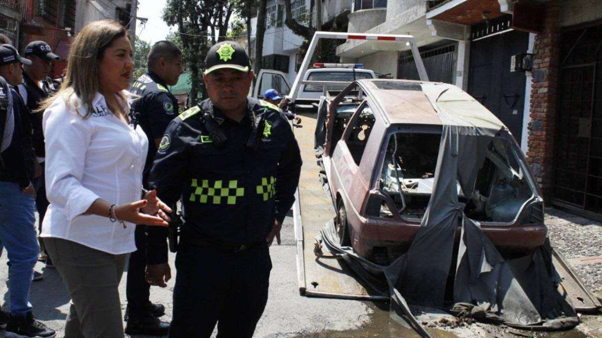 Al encabezar el operativo de retiro de automóviles chatarra en la colonia Chimilli, la alcaldesa de Tlalpan, Alfa González Magallanes informó que a casi dos años de su gobierno se han retiraron 900 carros que estaban abandonados en la vía pública