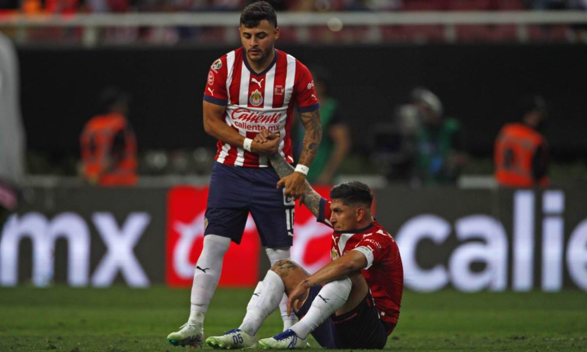 Las Chivas del Guadalajara perdieron su etiqueta de invictas en el torneo Apertura 2023 tras caer 2-1 de visita ante Santos, este sábado en el Estadio TSM
