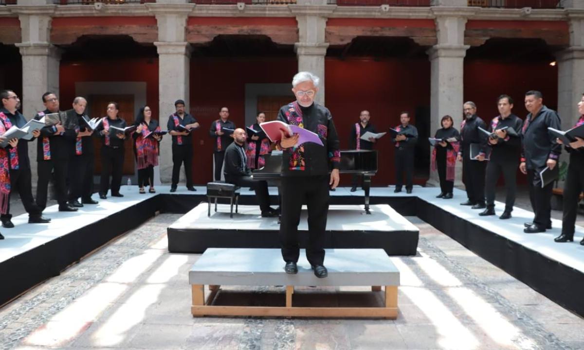 Con la interpretación de reconocidos temas de la música mexicana, el Coro de la Ciudad de México celebró 62 años de existencia en un concierto gratuito en el Museo José Luis Cuevas.