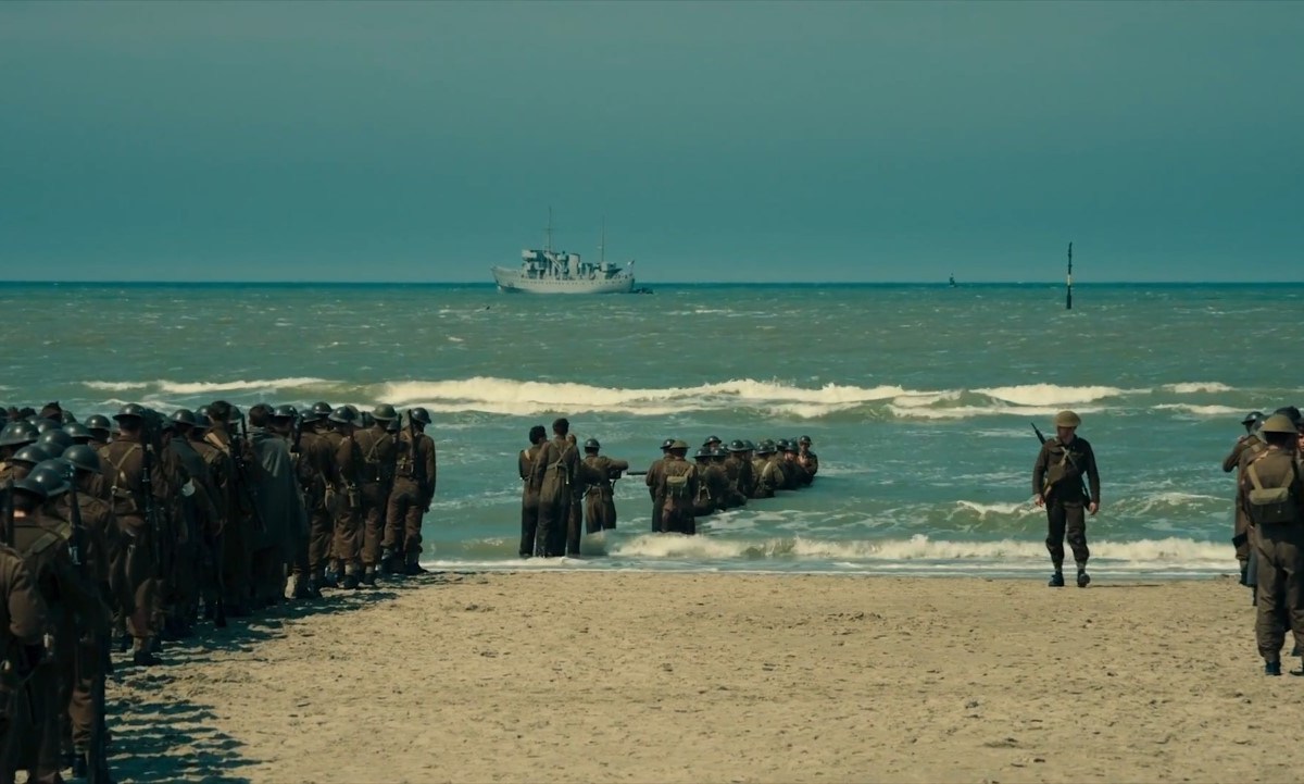 escena de Dunkerque, que cuanta una parte de la Segunda Guerra Mundial
