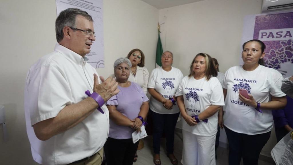 El excanciller Marcelo Ebrard inauguró este martes en Cajeme, Sonora, la primera Casa Violeta de México, proyecto que pretende sea parte de su política social de apoyo a mujeres