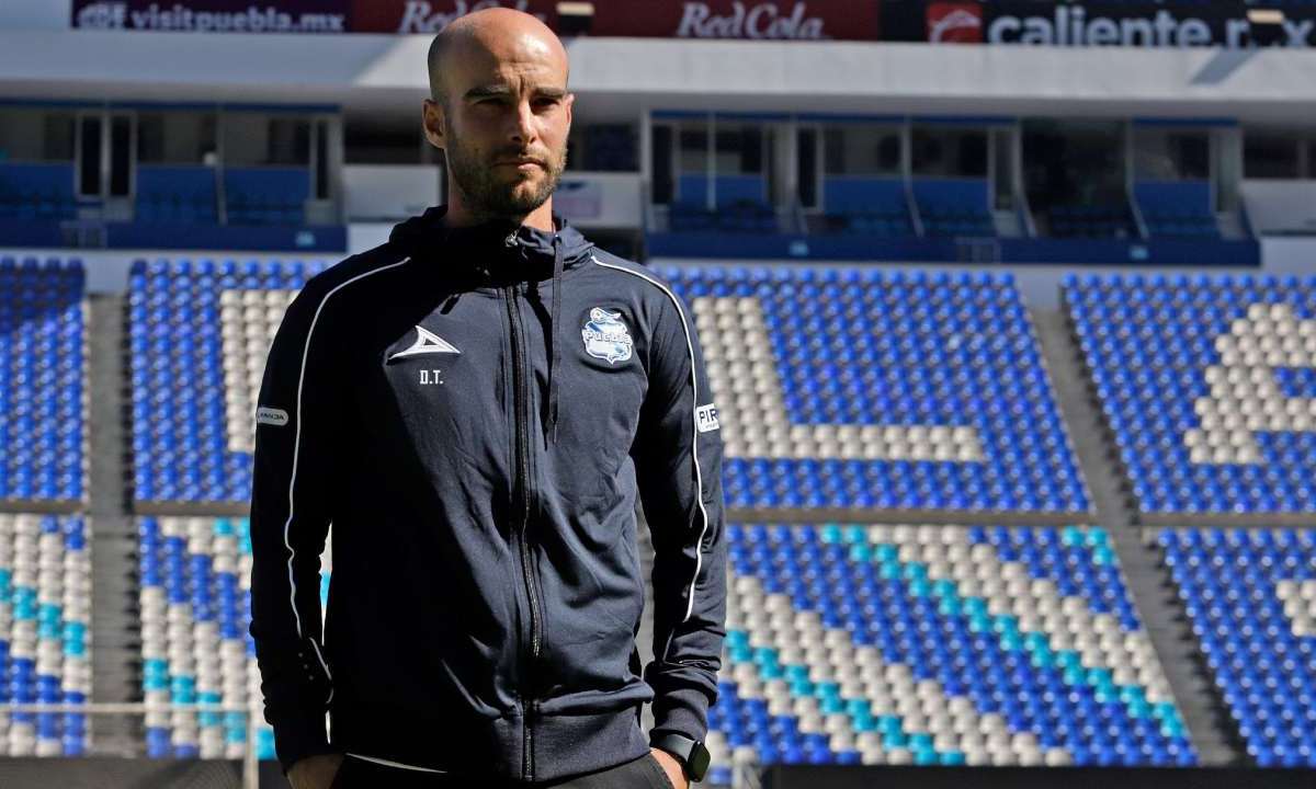 El director técnico mexicano Eduardo Arce fue destituido por el club Puebla este miércoles como consecuencia de los resultados que tienen al equipo en la parte baja de la clasificación en el Apertura 2023.