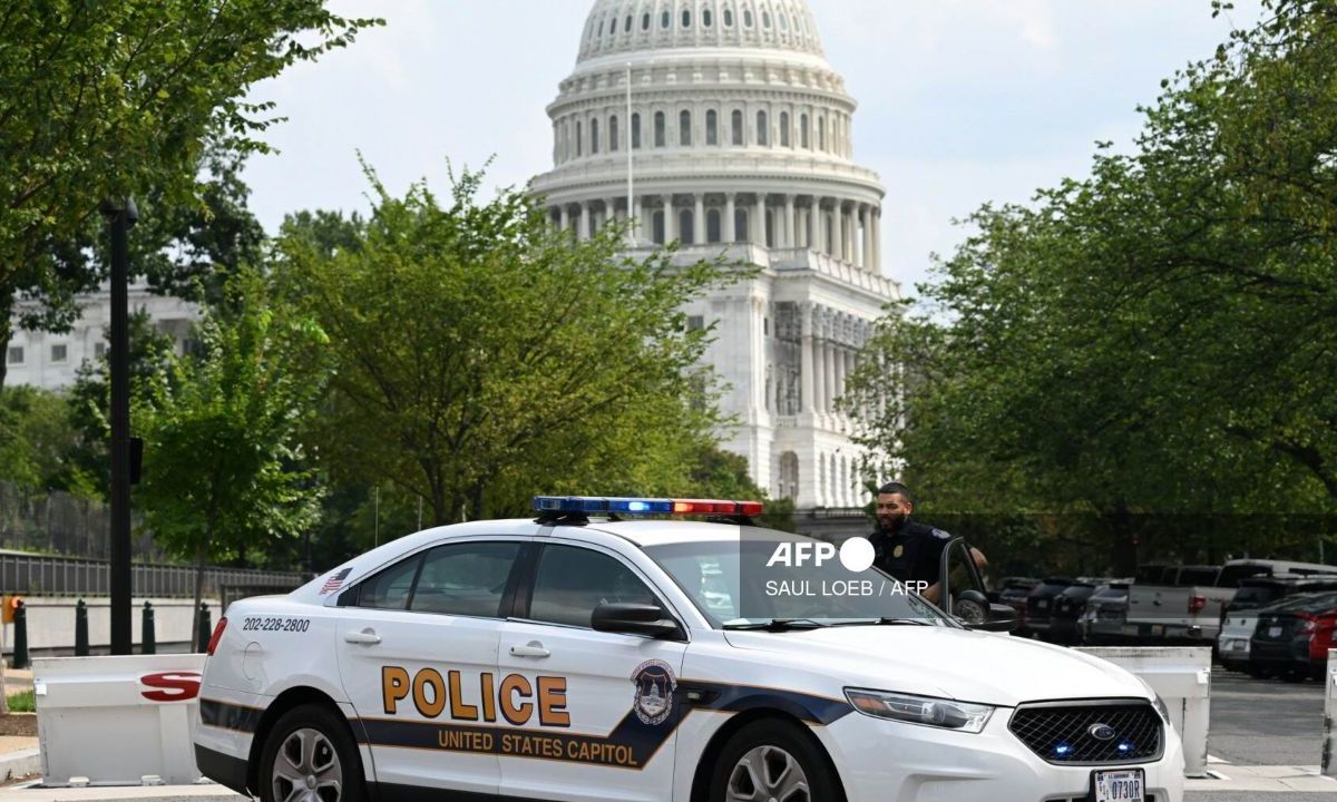 Tras recibir una llamada que alertaba de un posible tirador activo en el Capitolio de Estados Unidos, la Policía informó que no encontró a ninguna persona ni heridos en el interior del complejo