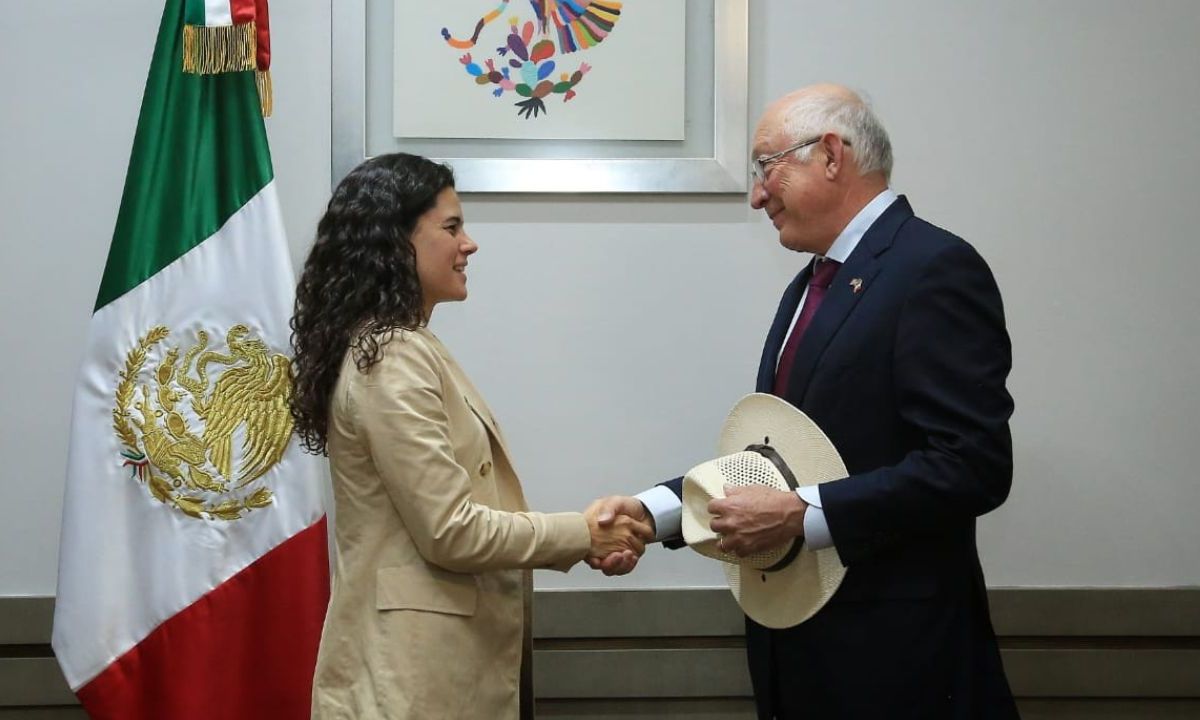 La secretaria de Gobernación y el Embajador de Estados Unidos en México se reunieron con el fin de mejora la relación entre ambas naciones