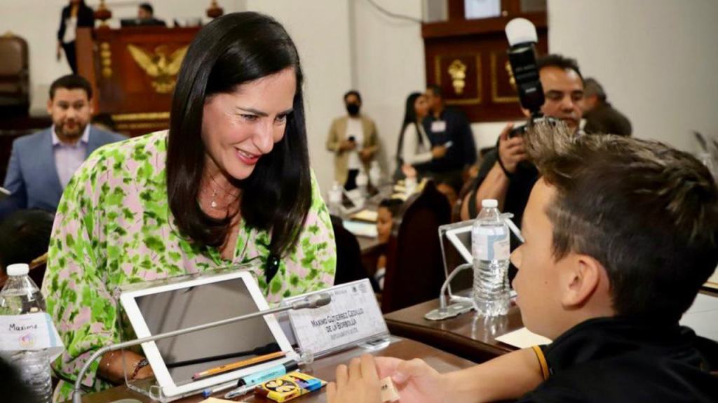 Al participar en el Segundo Parlamento de la Niñez 2023, la alcaldesa Lía Limón refrendó su compromiso de escuchar siempre a las niñas y los niños y hacer todo su esfuerzo para que vivan mejor.