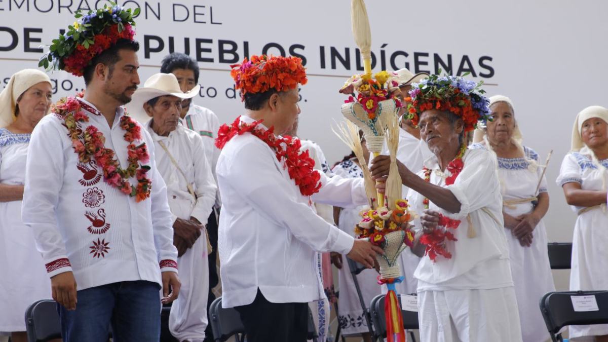 En el marco de la conmemoración del Día Internacional de los Pueblos Indígenas, que se realizó en el municipio de Huejutla, el gobernador de Hidalgo, Julio Menchaca Salazar, refrendó el compromiso de su administración para revertir la pobreza a la que se enfrenta este sector.