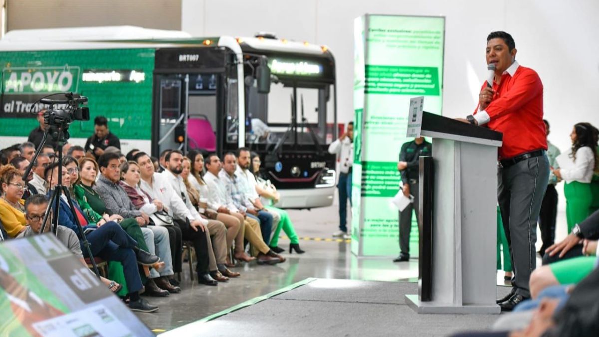 El Gobernador de San Luis Potosí, Ricardo Gallardo Cardona, presentó este jueves a las y los potosinos el nuevo Sistema de Transporte Rápido “Metro Red”