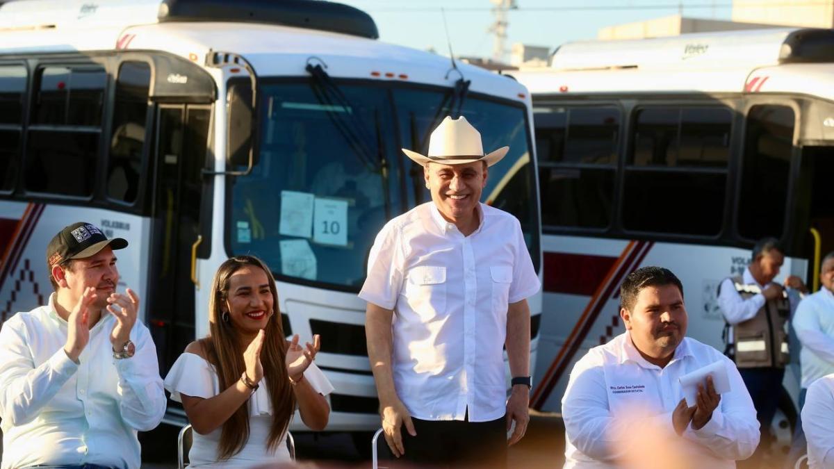 Un total de 216 millones de pesos son los que se invirtieron para beneficiar a las y los habitantes de 13 municipios de la entidad, con la entrega de 163 unidades de transporte urbano, dos de los cuales, por primera vez, contarán con este servicio, anunció el gobernador Alfonso Durazo Montaño.