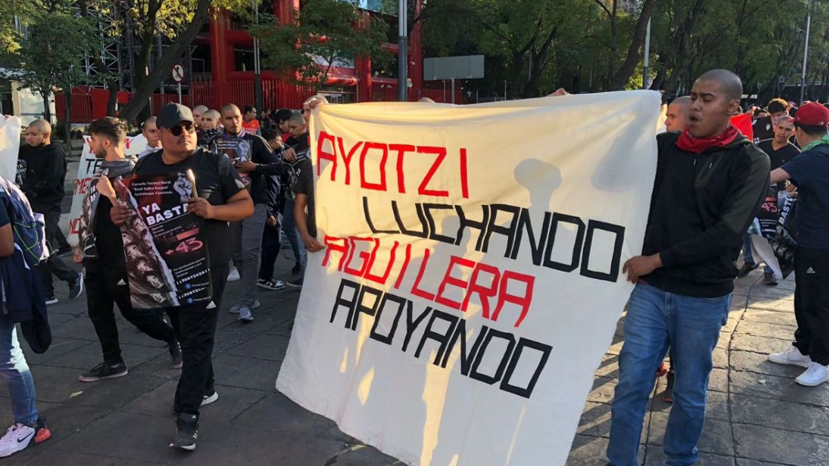 La marcha por los 9 años de la desaparición de los 43 estudiantes de Ayotzinapa, termina en saldo blanco
