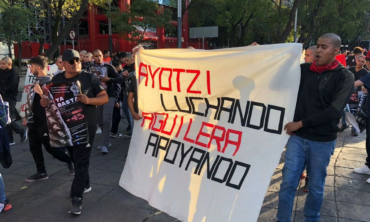 La marcha por los 9 años de la desaparición de los 43 estudiantes de Ayotzinapa, termina en saldo blanco