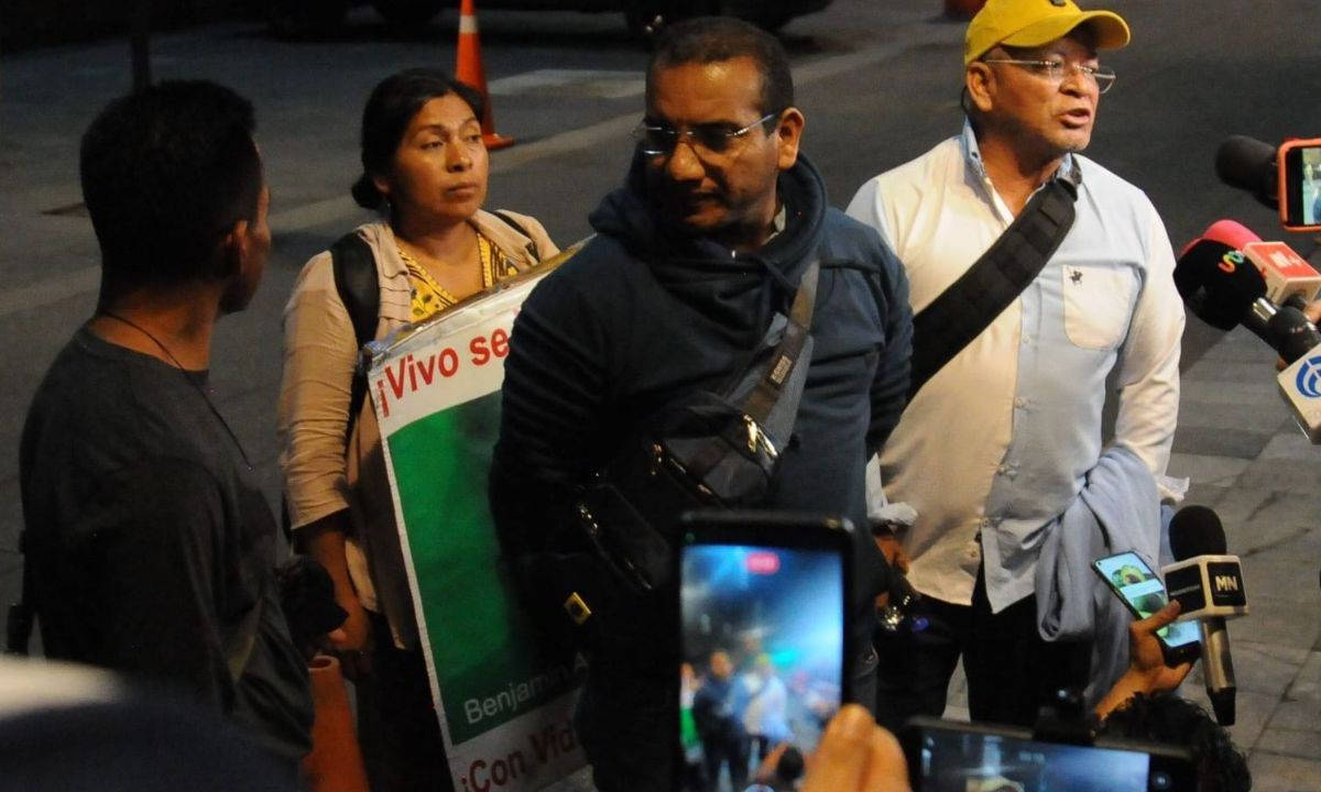 Versión de AMLO sobre Ayotzinapa, más cercana a la "Verdad Histórica" que a la realidad: padres