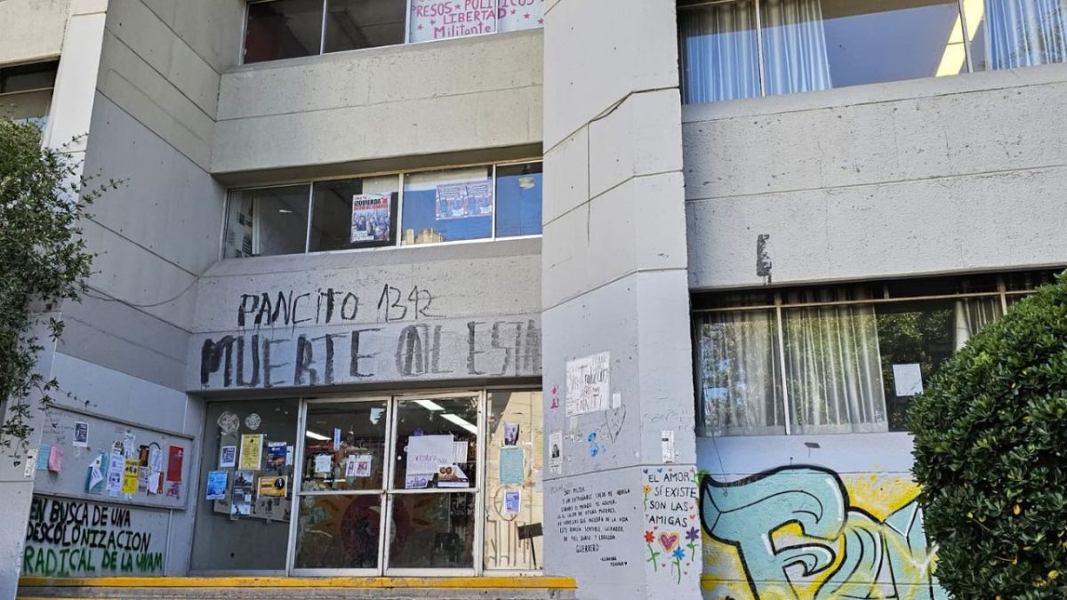 Foto: Rodrigo Cerezo | Con toma de instalaciones, Facultad de Ciencias Políticas y Sociales alza la voz por caso Ayotzinapa
