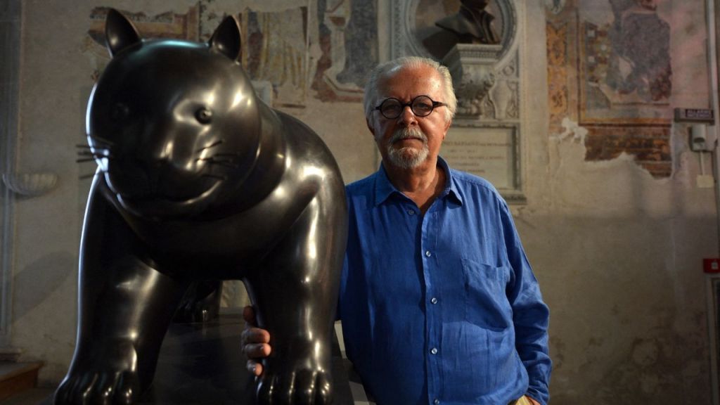 Él es Fernando Botero, uno de los artistas plásticos latinoamericanos más importantes del siglo XX