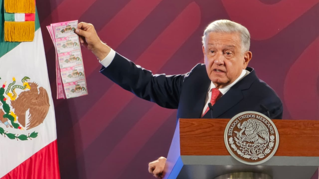 Foto: Rodrigo Cerezo | El presidente López Obrador invitó a participar en la rifa de la casa oficial en Cancún.