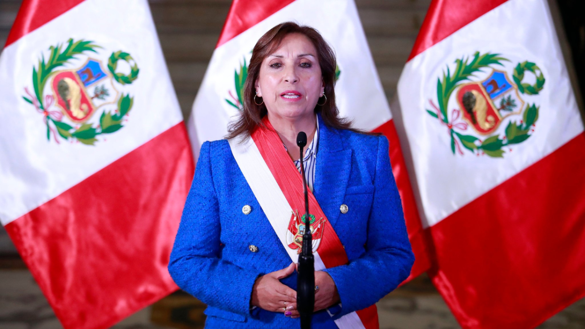 Presidenta de Perú declara ante fiscalía por muertes en protestas