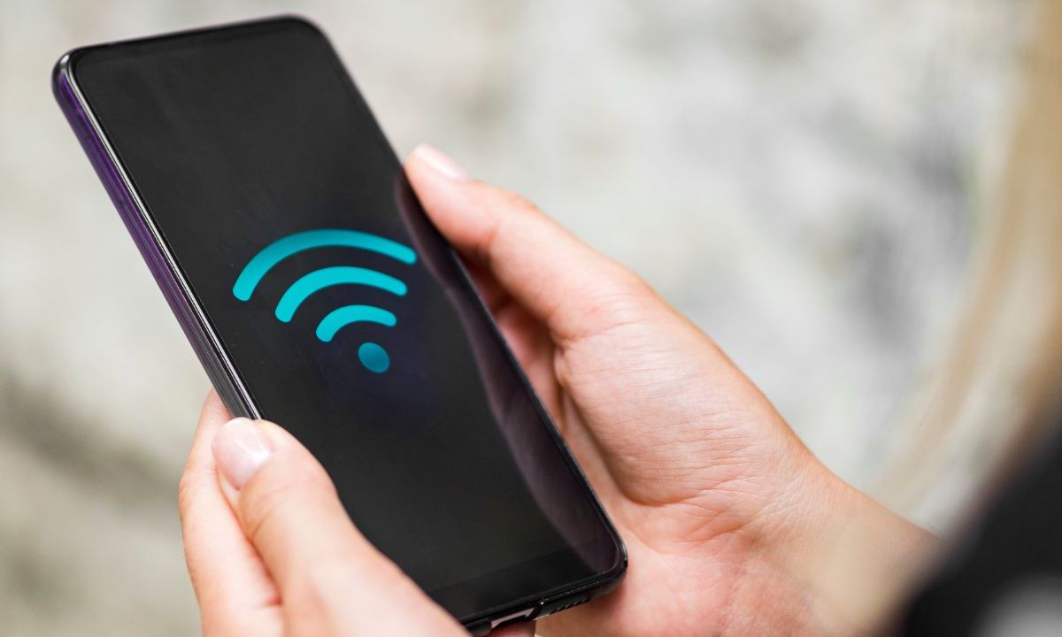 El problema de conectividad podría ser de tu dispositivo o de algún otro factor, pero ahora ya sabes qué hacer en caso de que presentes fallas en la conexión WiFi.