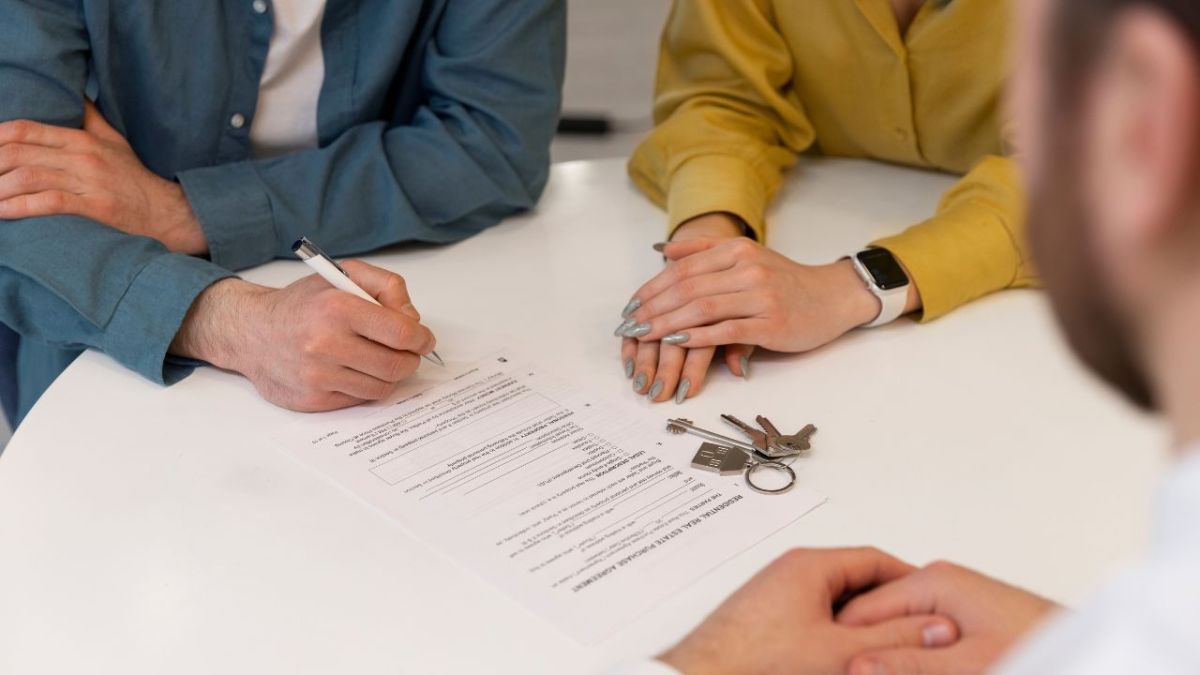 Una póliza de arrendamiento proporciona protección legal y claridad para cualquier acuerdo de alquiler entre arrendador y arrendatario.