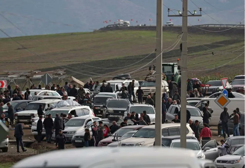 El Gobierno de Armenia afirmó este martes que “28.120 refugiados llegaron desde Nagorno Karabaj, una semana después de una ofensiva de Azerbaiyán que culminó con la capitulación de los separatistas de ese enclave mayoritariamente armenio”, reportó la Agence France-Presse