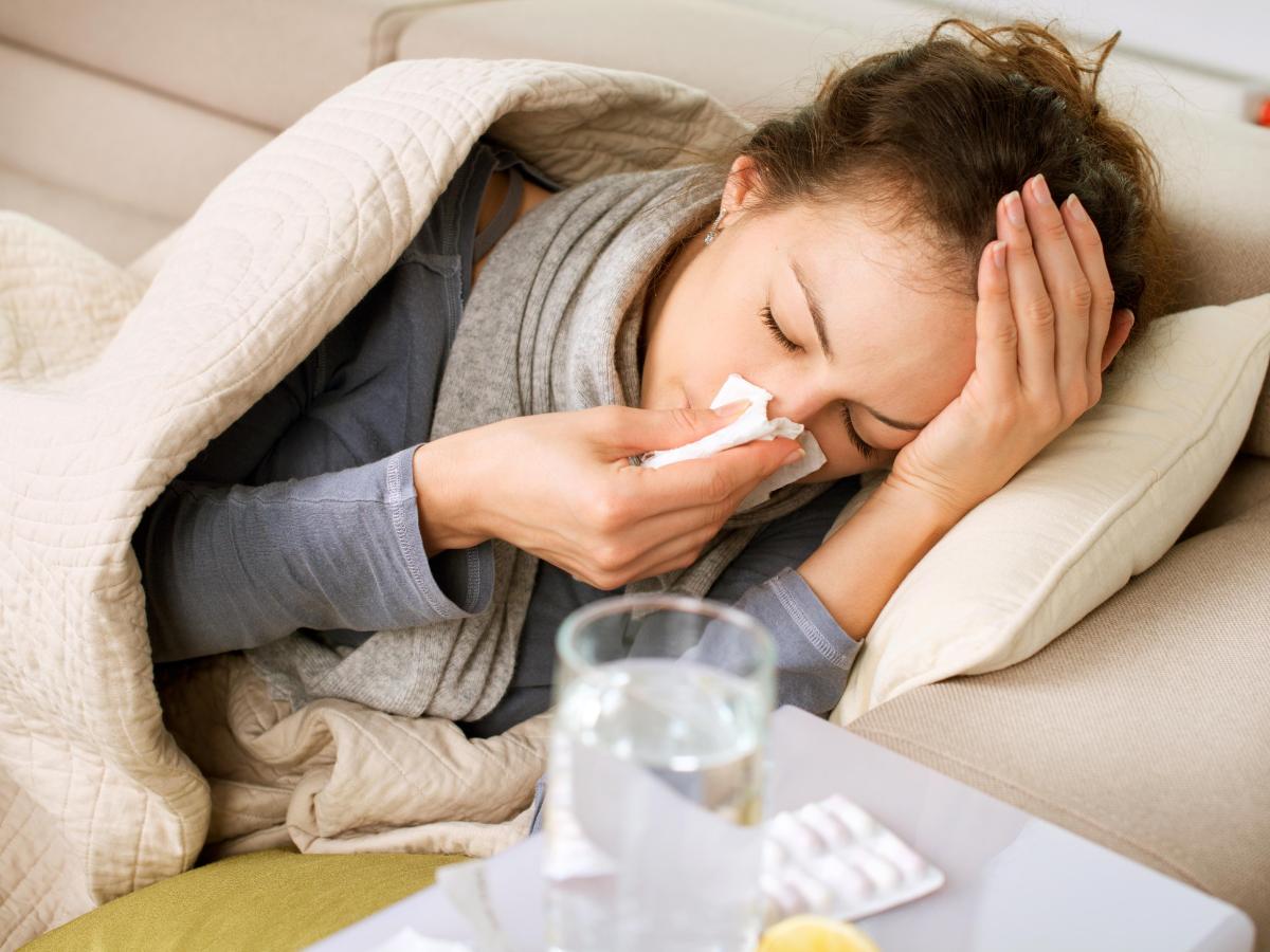 Para saber diferenciar entre covid, dengue y gripe, conoce aquí los síntomas de cada una.