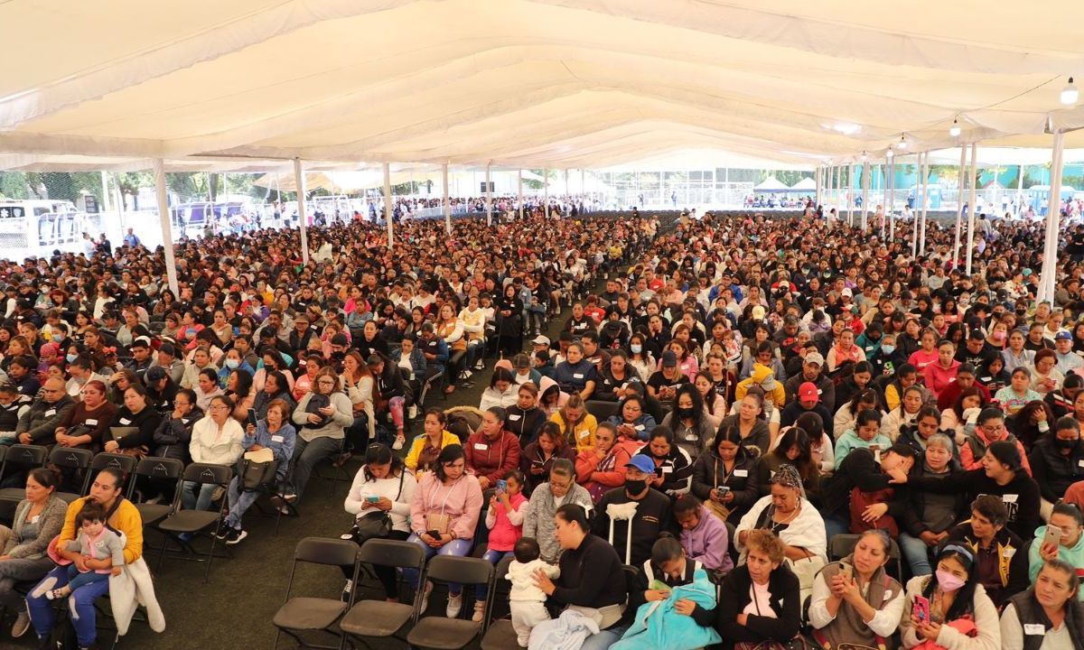7 mil 500 Cuajimalpenses recibieron la entrega del apoyo económico del Programa Social denominado “Jefas y Jefes de Familia”