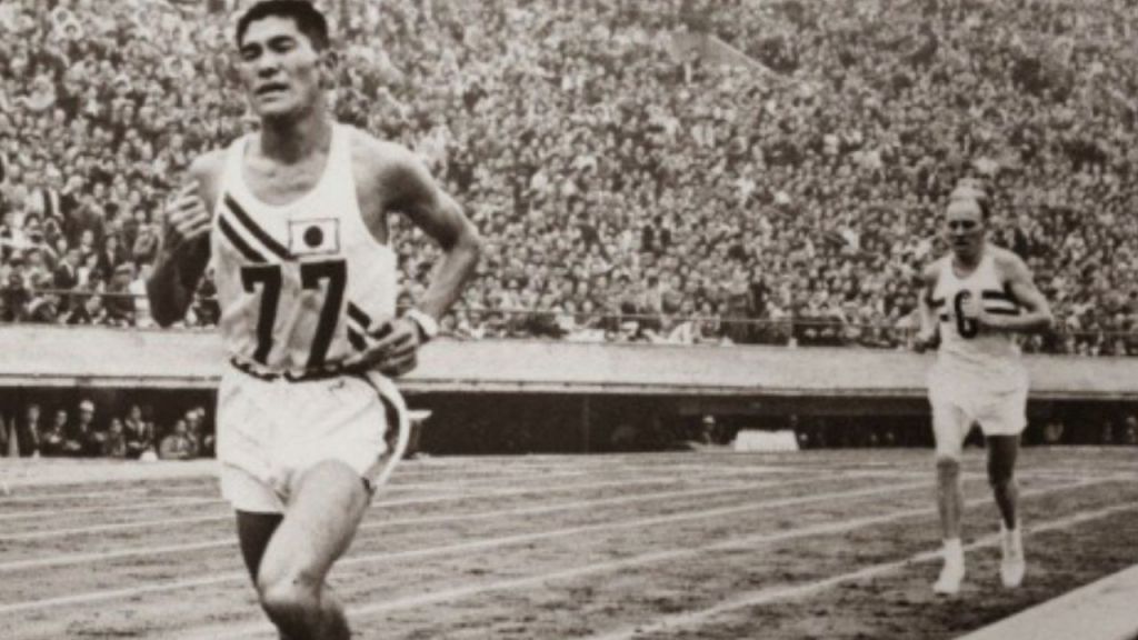 Foto:Redes sociales|Kokichi Tsuburaya, el maratonista japonés que se quitó la vida por "honor"